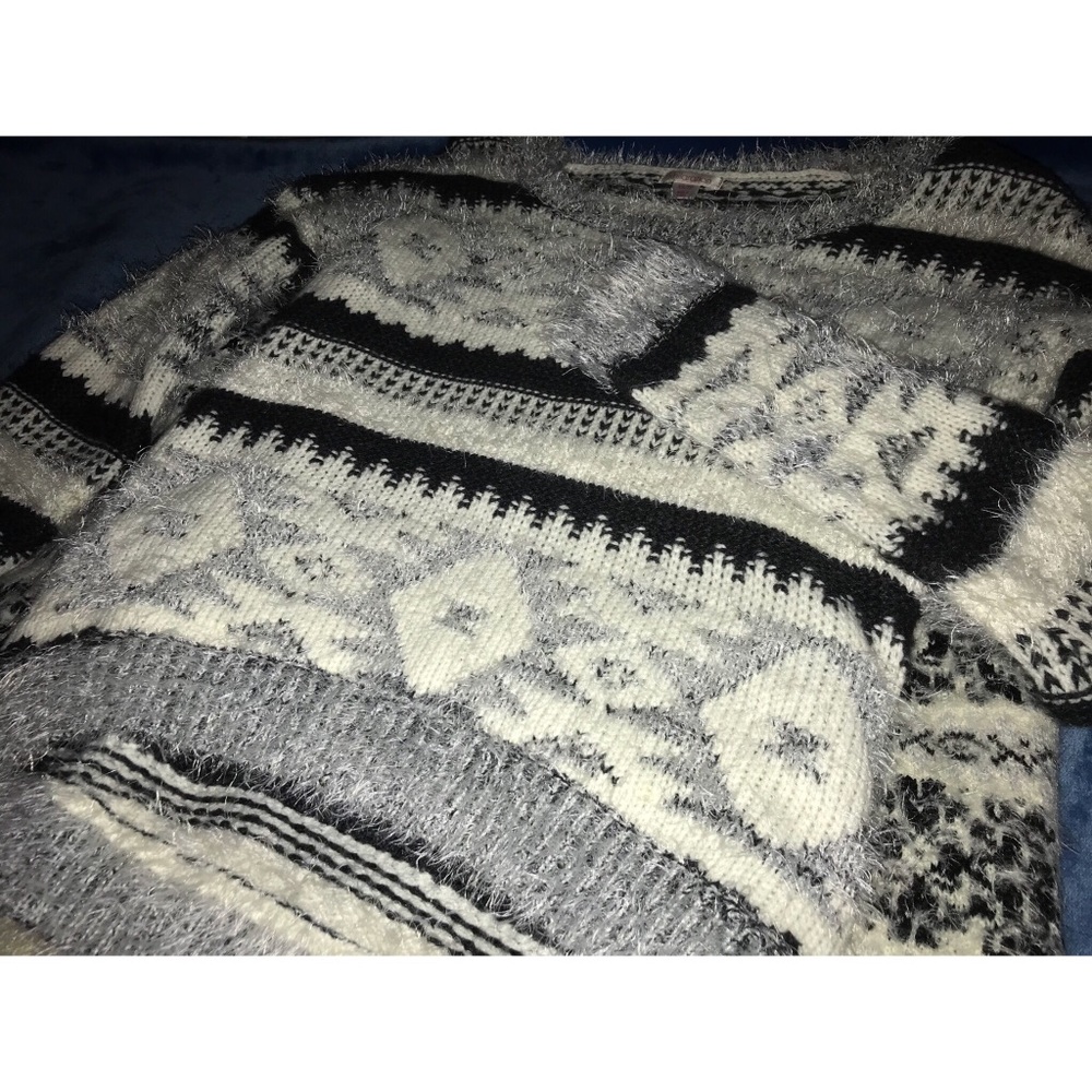 Two knit sweaters, cute and cozy ❄️